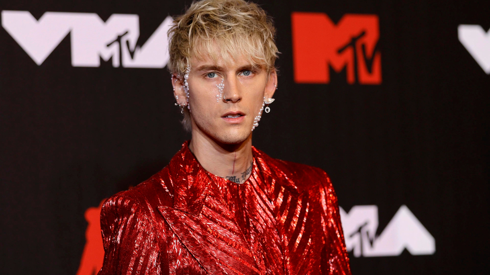 Unlocking MGK Fortune Machine Gun Kelly Net Worth Celeb Fort